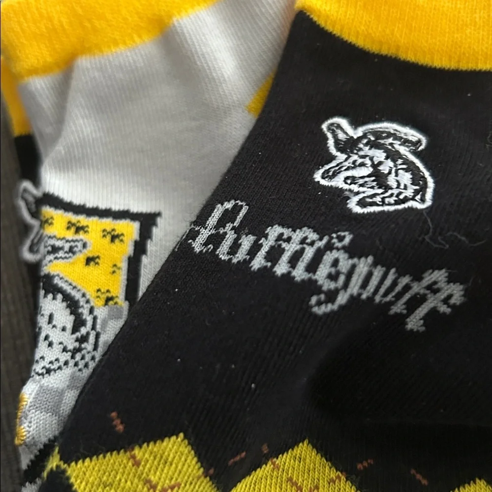 Harry Potter Hufflepuff Socks 3pack 6-8.5 NWT